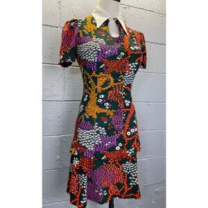 Vintage 1960s Psychedelic Floral 2 Piece Mini Skirt Set Dagger Collar XS SM